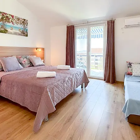 Appartement Gorgeous In With House Sea View